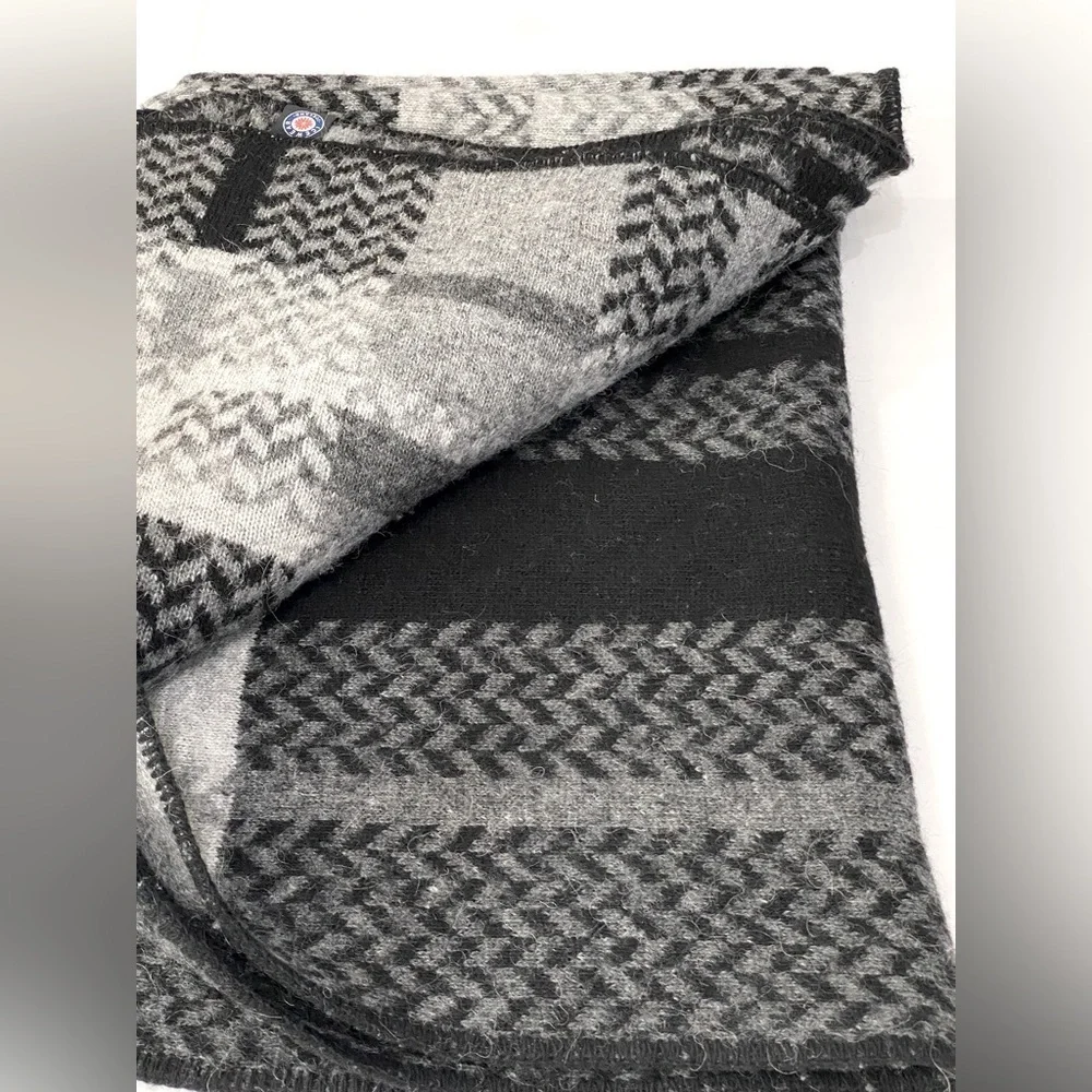 ICEWEAR 100% Icelandic Wool Nordic Black Gray Scandinavian Design Throw Blanket